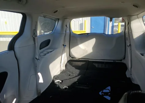 2021 Chrysler Voyager Lxi z USA, uszkodzony, nr VIN 2C4RC1DG1MR539640